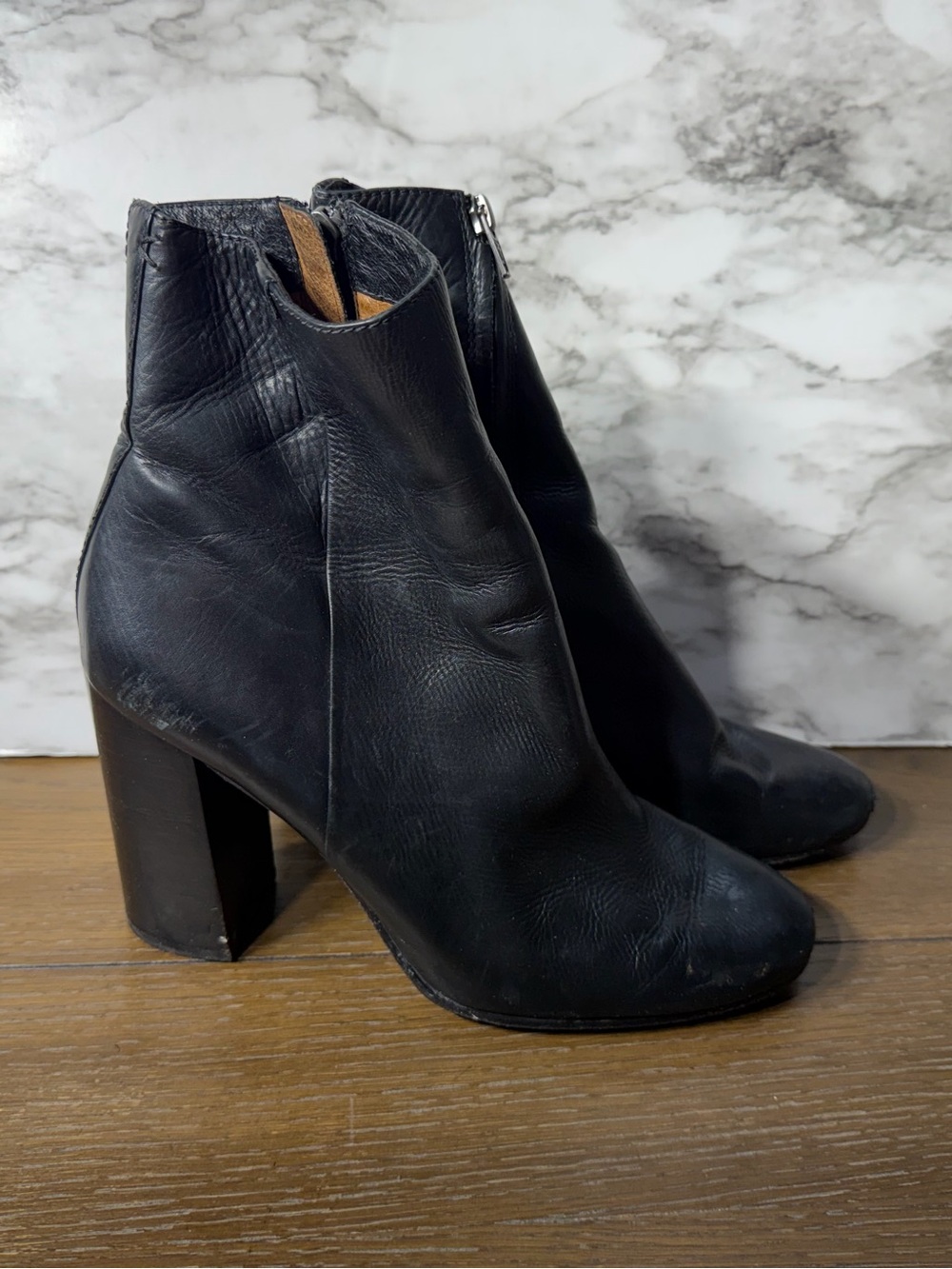 Frye Women's Black Leather Ankle Booties - Classic Heeled Chelsea Style size 10